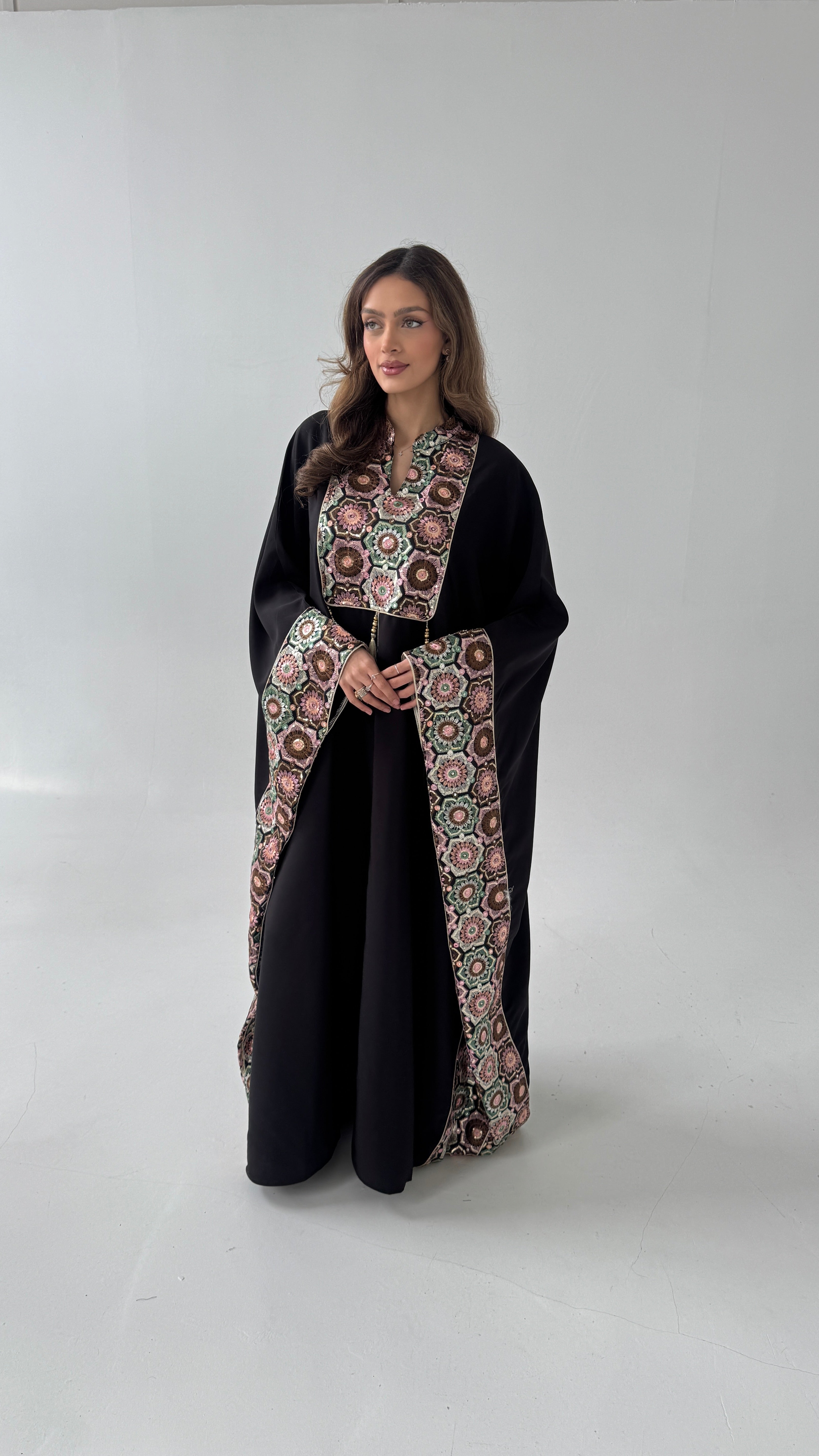 LUXURY NOIR BRODÉ CAFTAN - ILYA