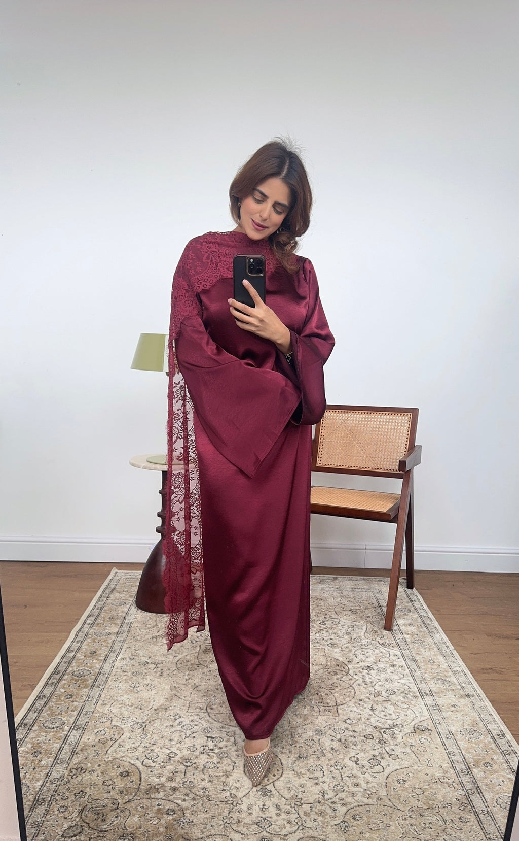 ROBE SATIN BORDEAUX AVEC DENTELLE FOULARD - MALIKA