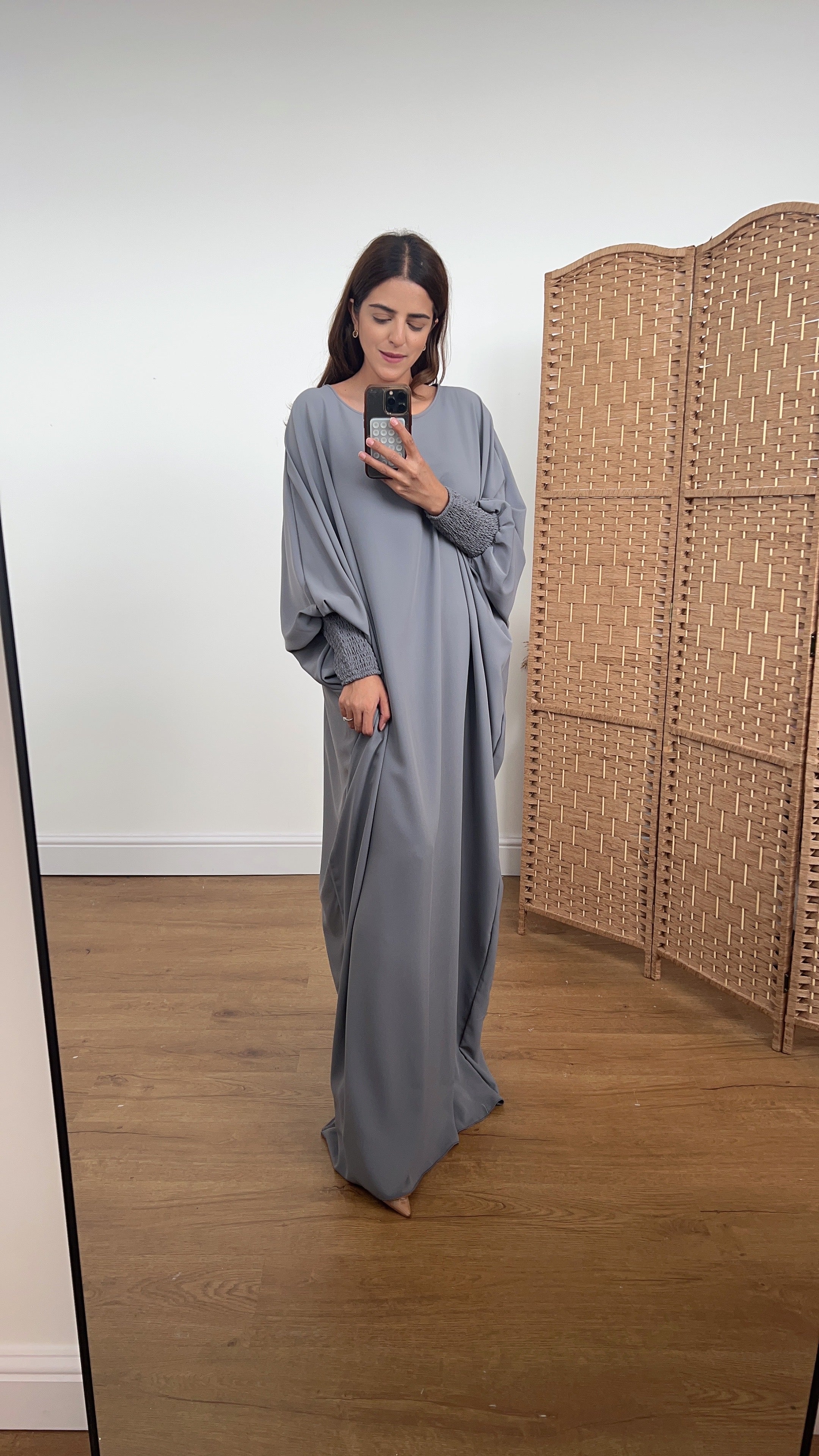 DINA ABAYA EN GRIS