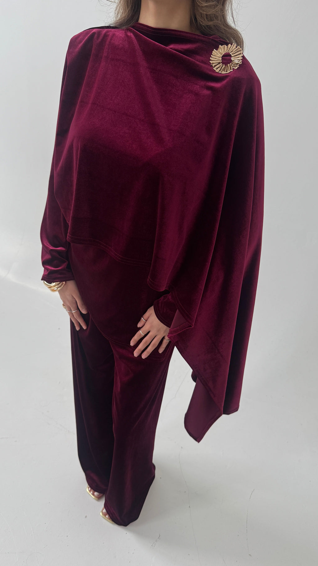 ENSEMBLE FOULARD VELOURS BORDEAUX AVEC DORÉ BROCHE - NURA