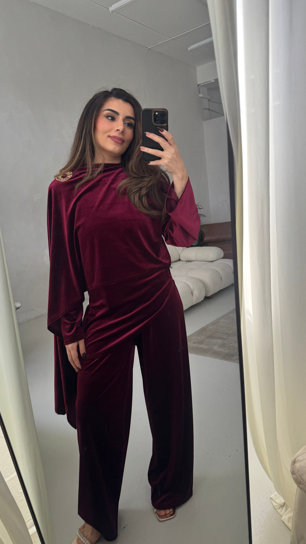 ENSEMBLE FOULARD VELOURS BORDEAUX AVEC DORÉ BROCHE - NURA