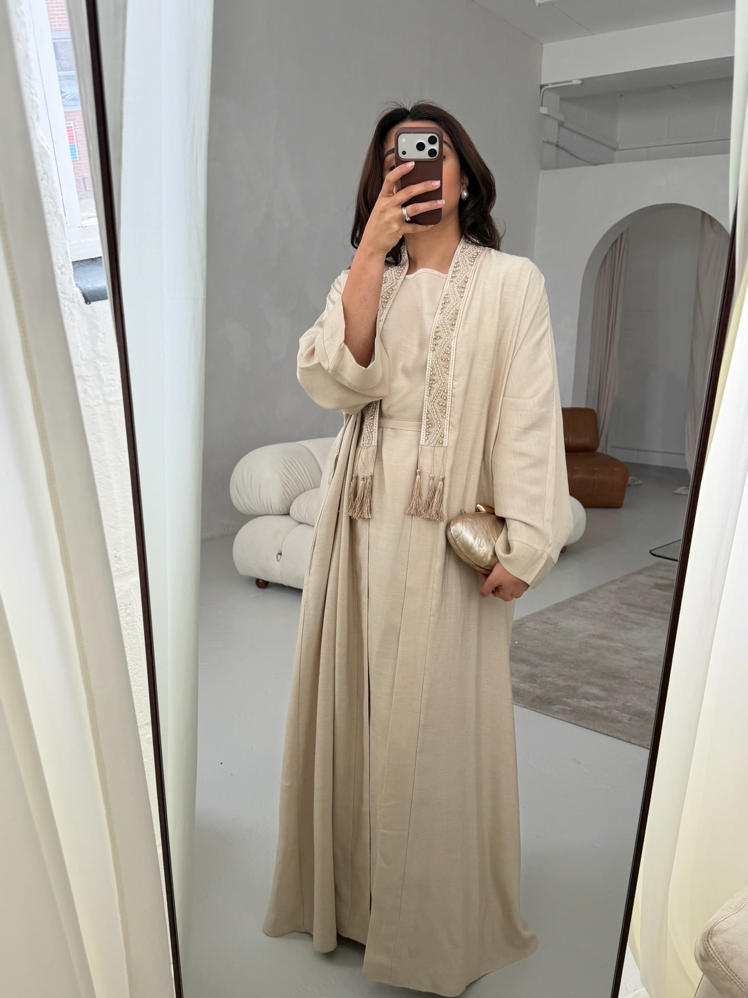 ABAYA DEUX PIÈCES CRÈME AVEC DÉTAILS ORNÉS - DEEMA