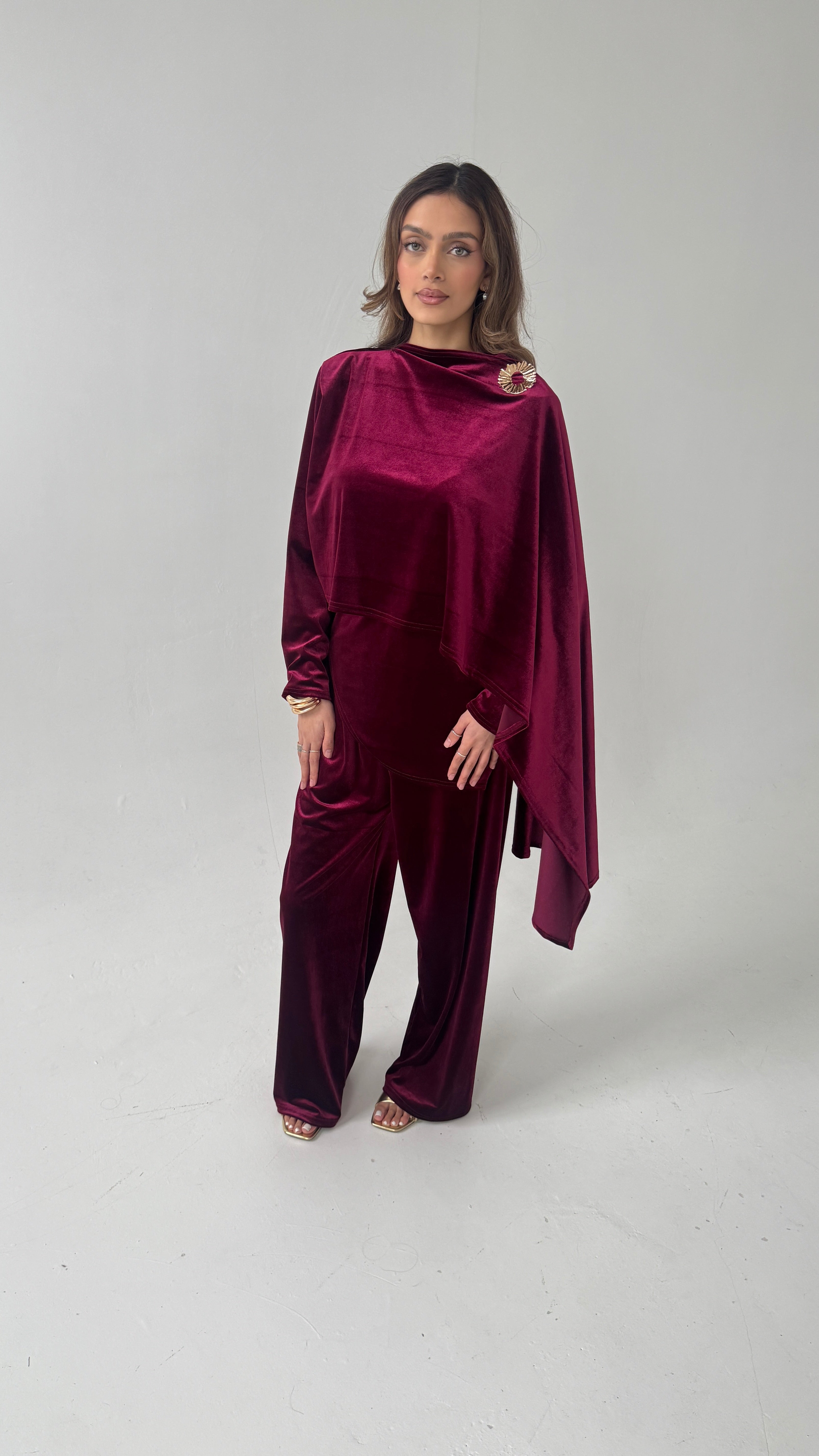 ENSEMBLE FOULARD VELOURS BORDEAUX AVEC DORÉ BROCHE - NURA