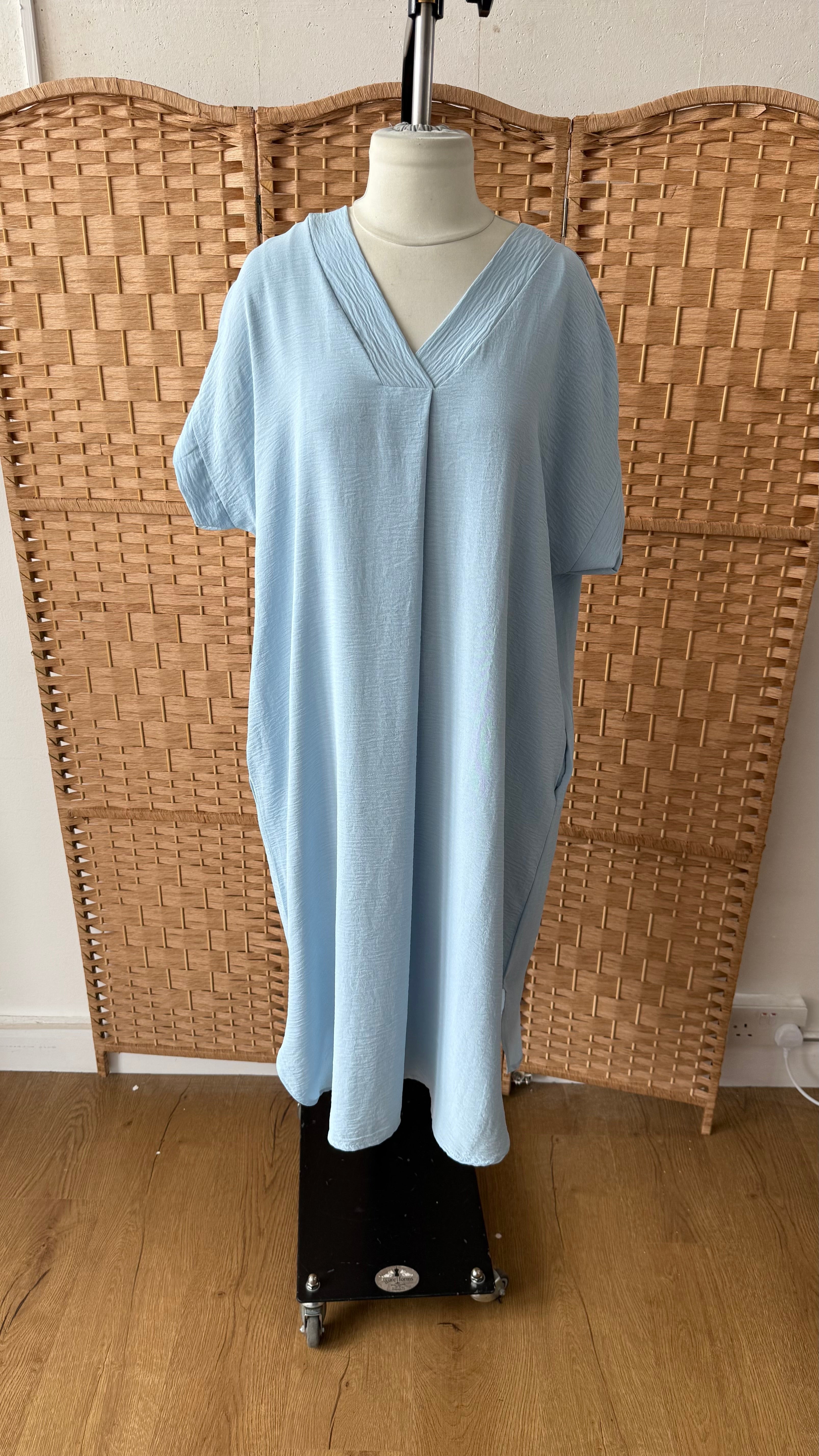 ROBE V COL BLEU DÉSTOCKAGE