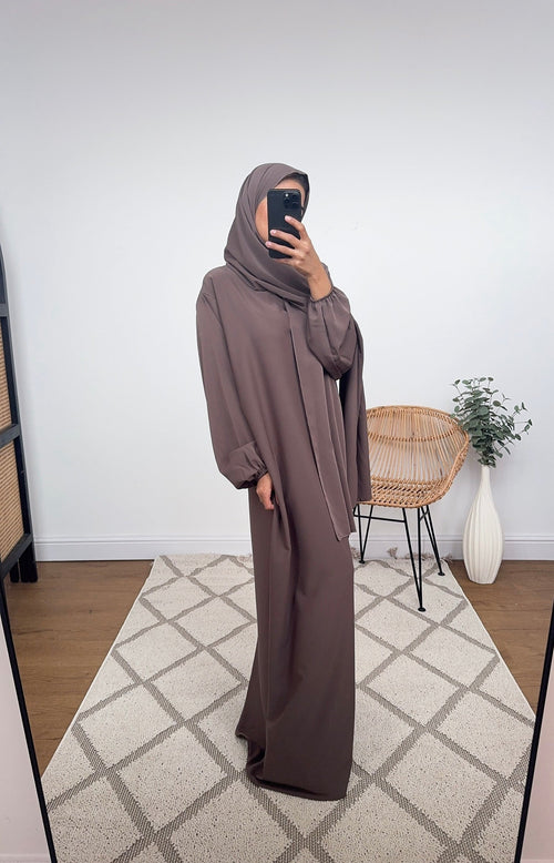 ABAYA AVEC ATTACHE FOULARD TAUPE - LAYLI