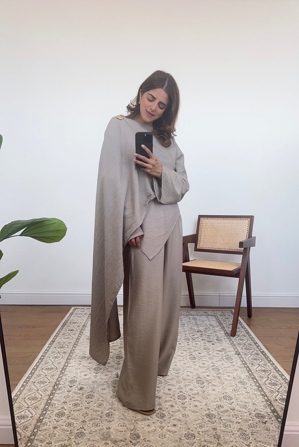 ENSEMBLE FOULARD TAUPE AVEC DORÉ BROCHE - ARYA