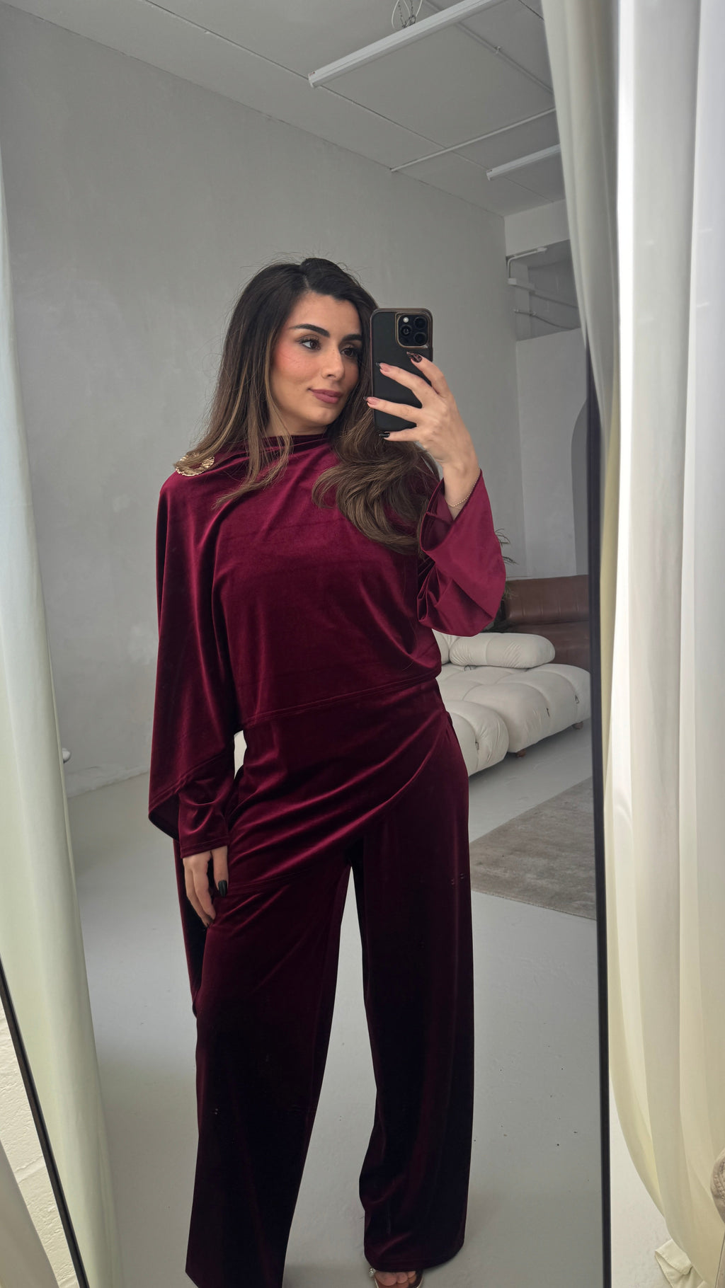 ENSEMBLE FOULARD VELOURS BORDEAUX AVEC DORÉ BROCHE - NURA