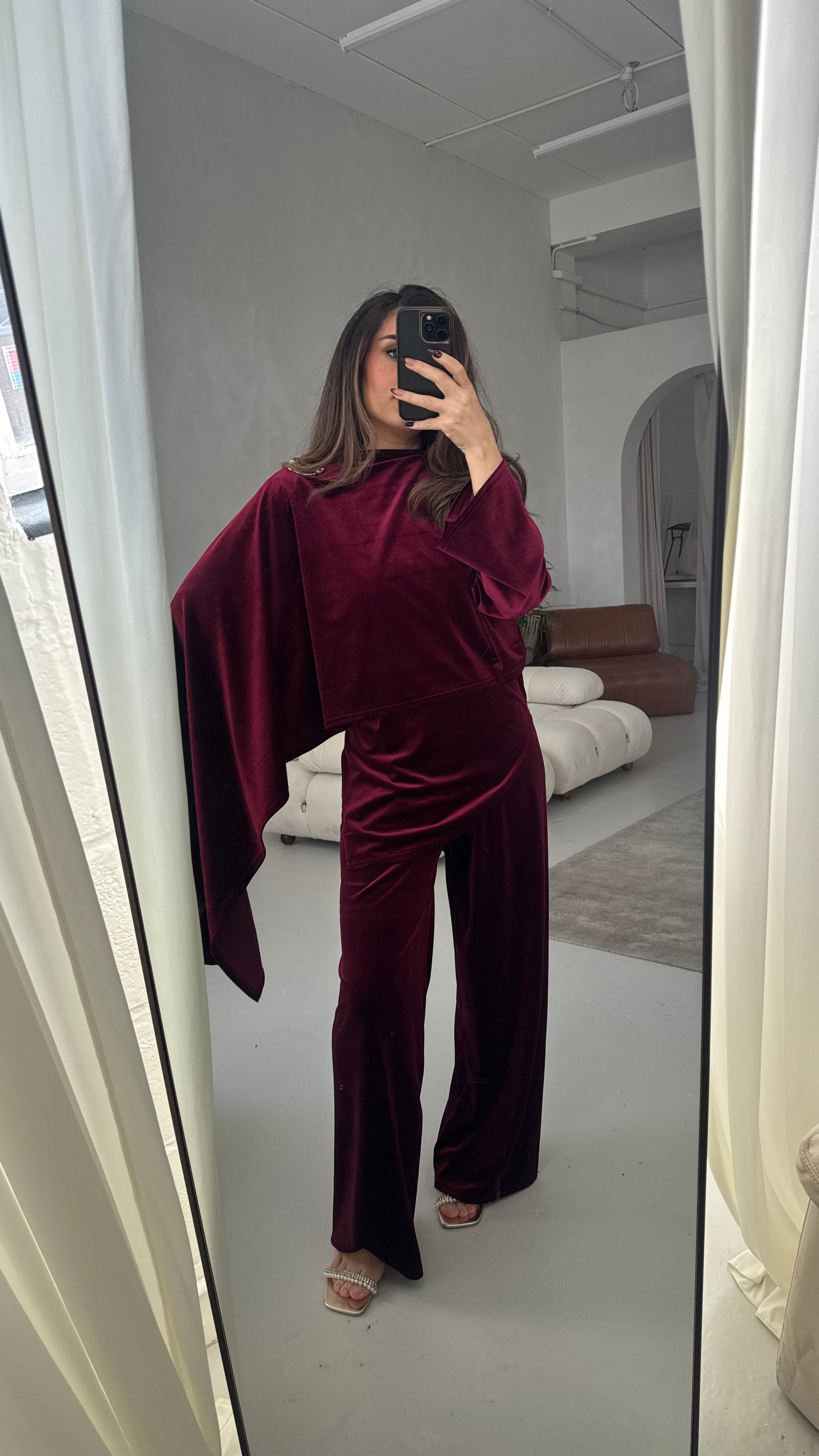 ENSEMBLE FOULARD VELOURS BORDEAUX AVEC DORÉ BROCHE - NURA