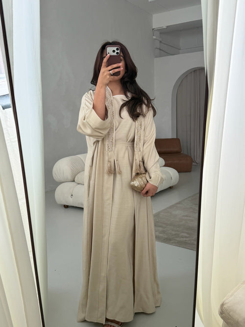 ABAYA DEUX PIÈCES CRÈME AVEC DÉTAILS ORNÉS - DEEMA