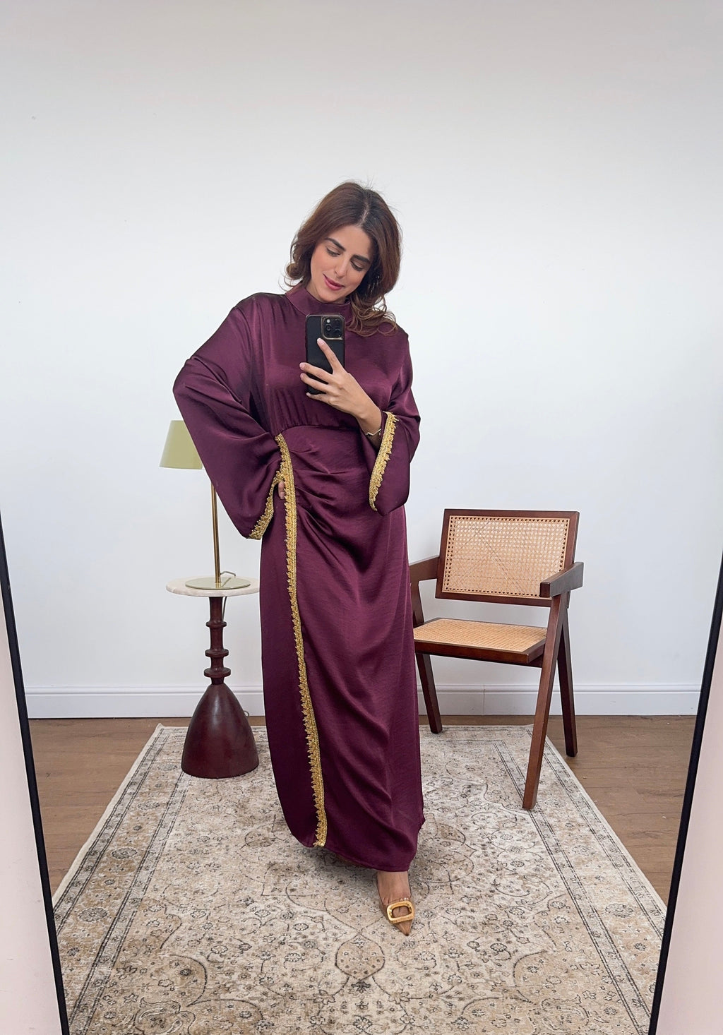 ROBE PRUNE AVEC DENTELLE DÉTAIL - ELARA
