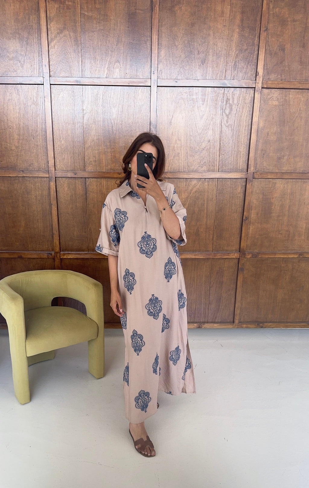 CAFTAN AVEC BLEU BRODÉ NUDE - NURA