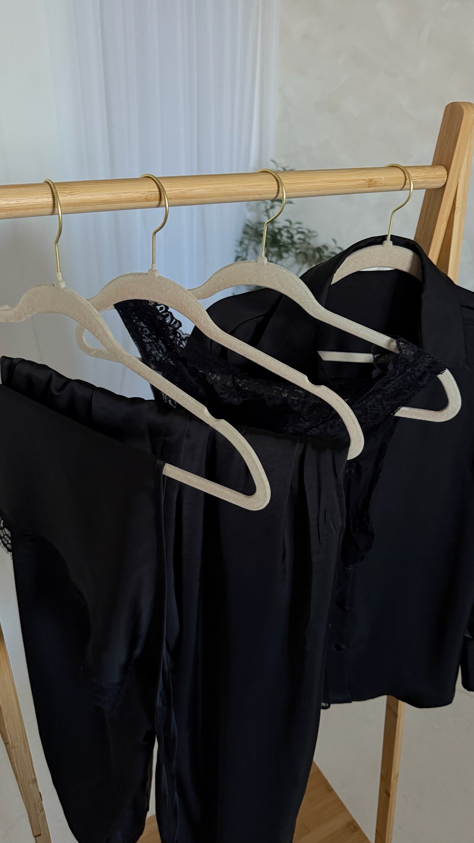 ENSEMBLE CACHE-CŒUR QUATRE PIÈCES DENTELLE NOIR - CATIA